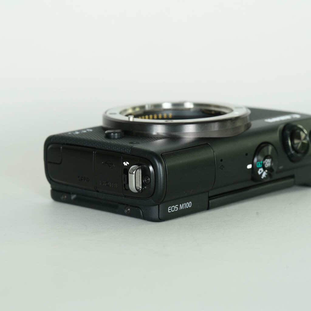 Canon EOS M100