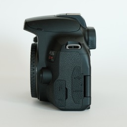 Canon EOS Kiss X10i