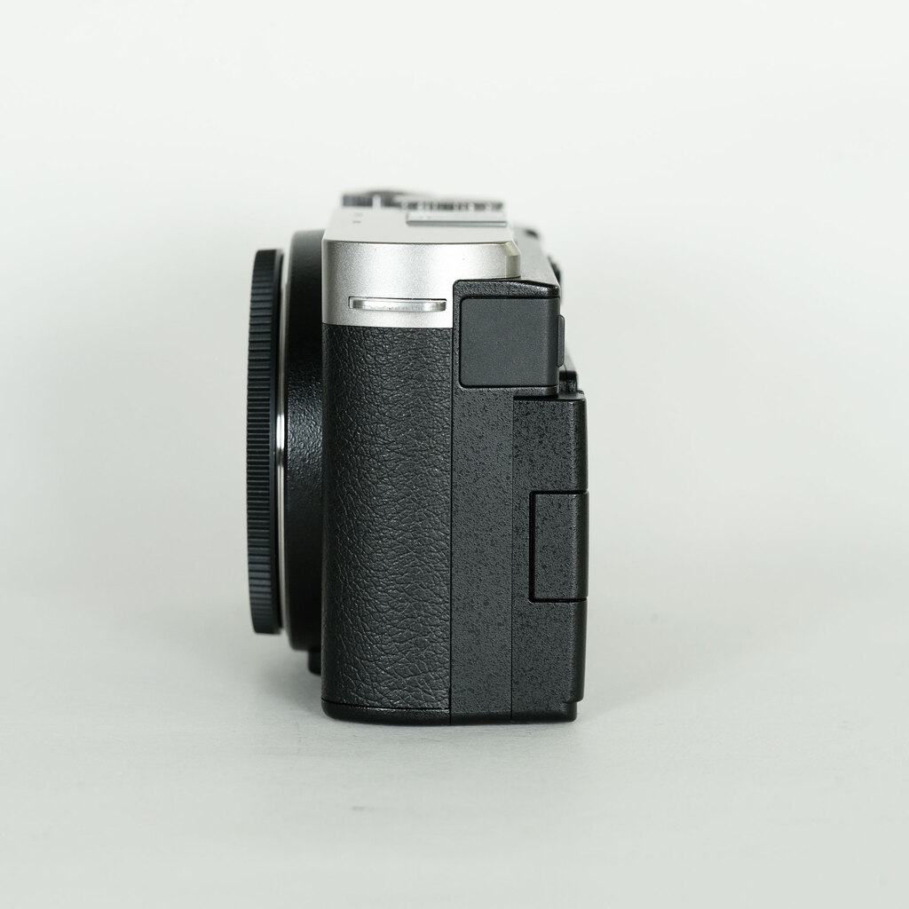 Panasonic LUMIX DC-S9