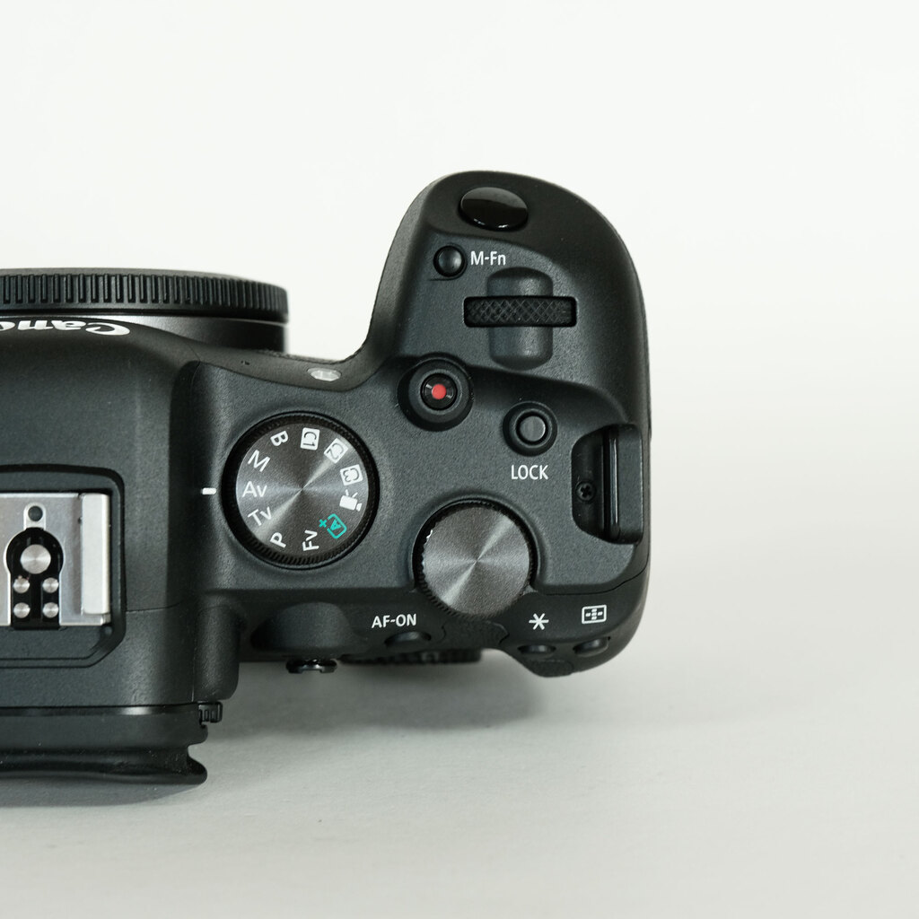 Canon EOS R6 Canon EOS R6