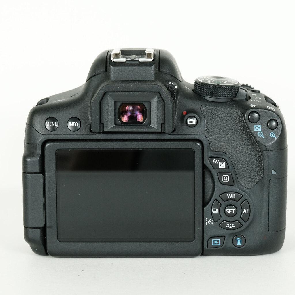 Canon EOS Kiss X8i