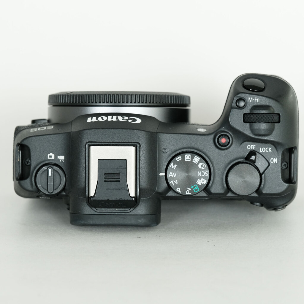 【美品】Canon EOS R8 ボディ カウント807 動作良好 一眼 Canon EOS R8の出品 | ONE SCENE（ワンシーン）