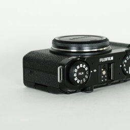 FUJIFILM X-M5