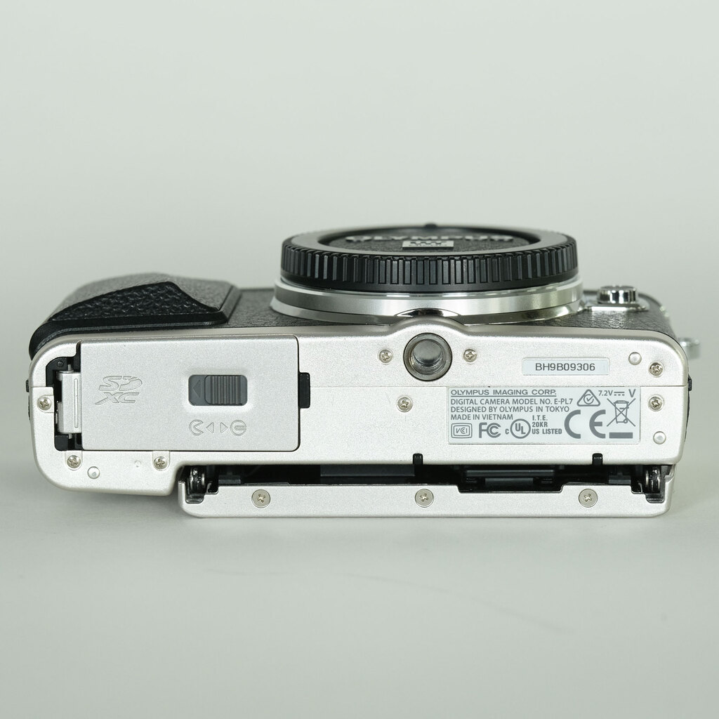 OLYMPUS PEN Lite E-PL7 ボディ シルバー OLYMPUS PEN Lite E-PL7 ボディ シルバー