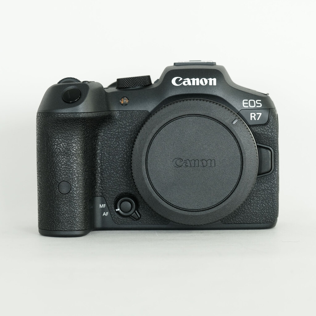 Canon EOS R7 Canon EOS R7
