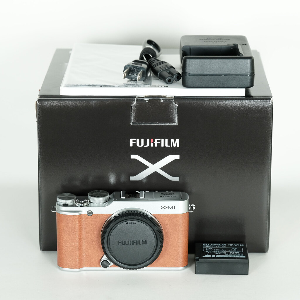 ★美品★ FUJIFILM ミラーレス一眼カメラ X-M1 ボディ ブラウン FUJIFILM X-M1 ボディ ブラウンの出品 | ONE SCENE（ワンシーン）