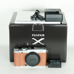 FUJIFILM X-M1 ボディ ブラウン FUJIFILM X-M1 ボディ ブラウン