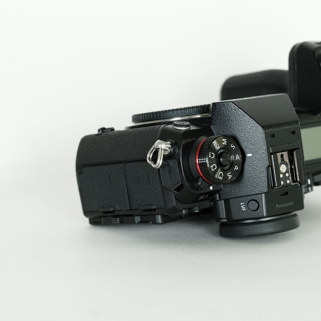 Panasonic LUMIX DC-S1 Panasonic LUMIX DC-S1