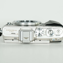 OLYMPUS PEN Lite E-PL7 ボディ シルバー OLYMPUS PEN Lite E-PL7 ボディ シルバー