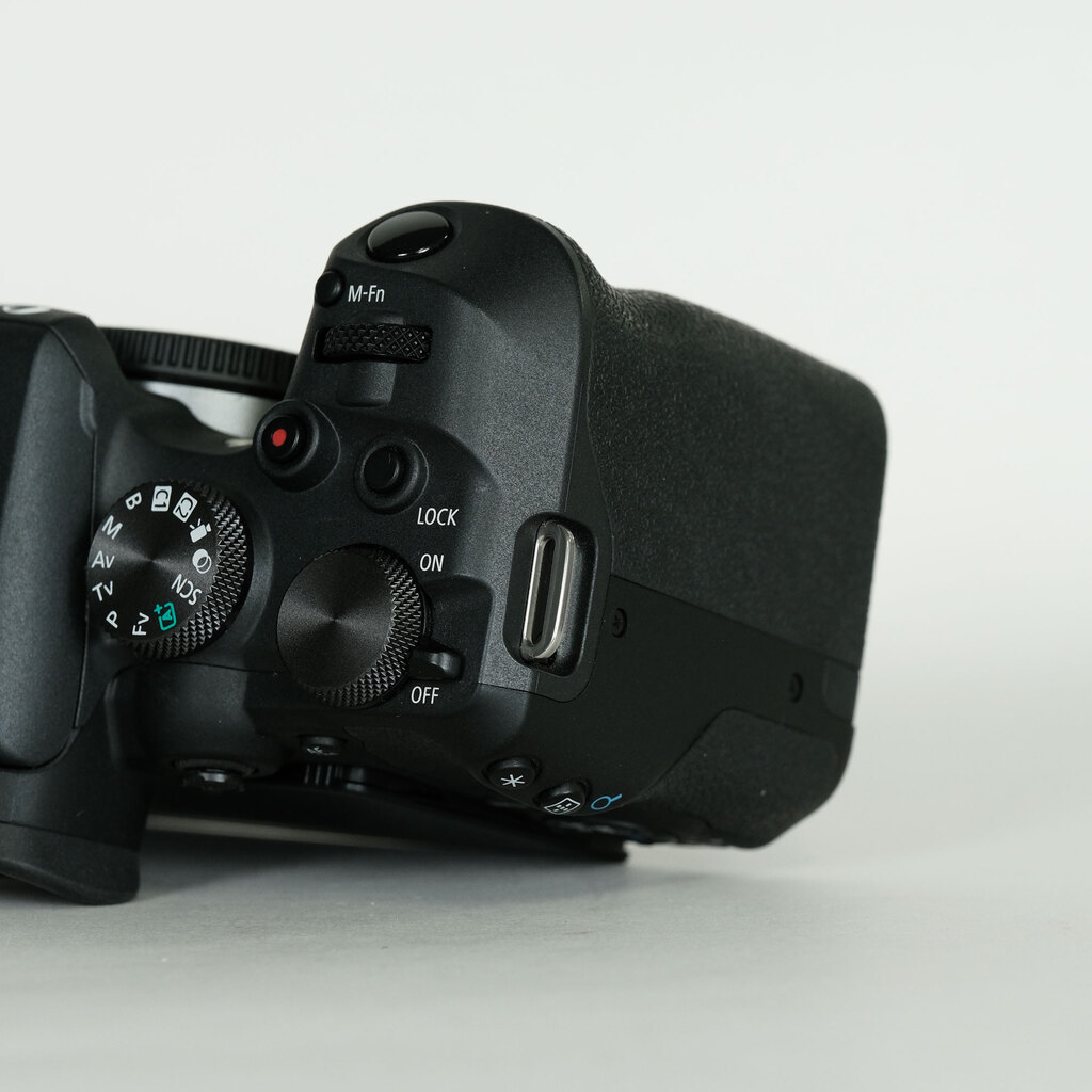 Canon EOS R10 Canon EOS R10