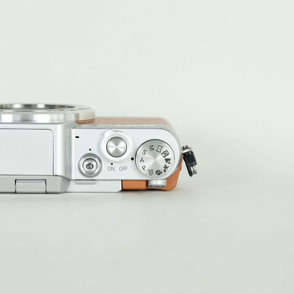 Panasonic LUMIX DMC-GF7W ダブルズームレンズキット ブラウン Panasonic LUMIX DMC-GF7W ダブルズームレンズキット ブラウン