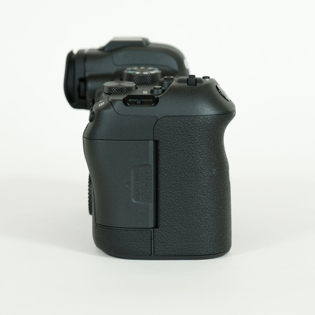 Canon EOS R6 Canon EOS R6