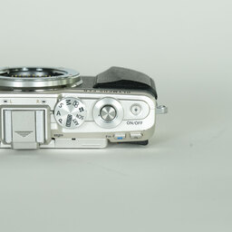 OLYMPUS PEN Lite E-PL7 ボディ シルバー OLYMPUS PEN Lite E-PL7 ボディ シルバー