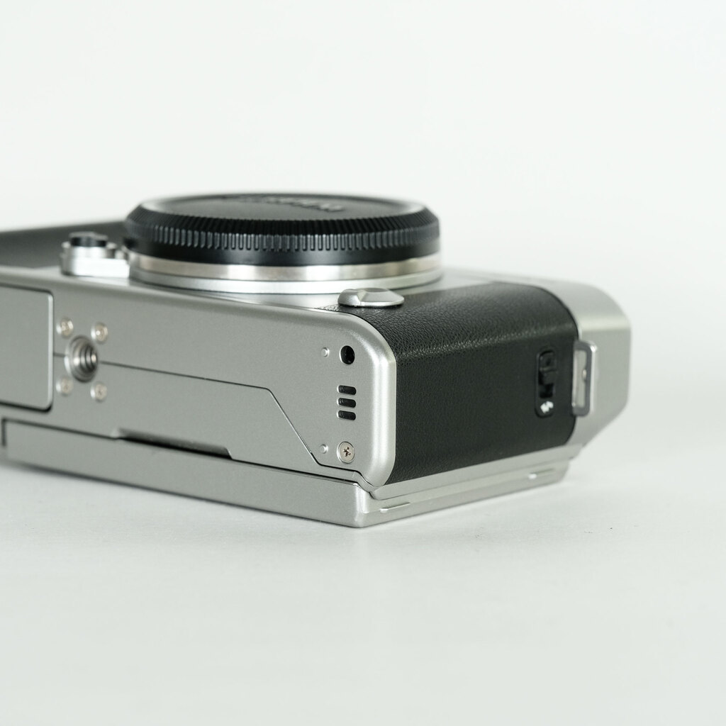 FUJIFILM X-A3 ボディ  シルバー FUJIFILM X-A3 ボディ  シルバー