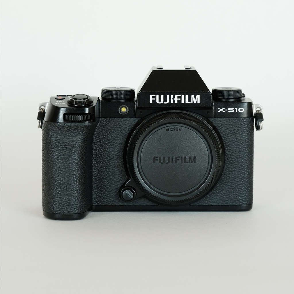 Fujifilm X-S10 本体と箱 FUJIFILM X-S10の出品 | ONE SCENE（ワンシーン）