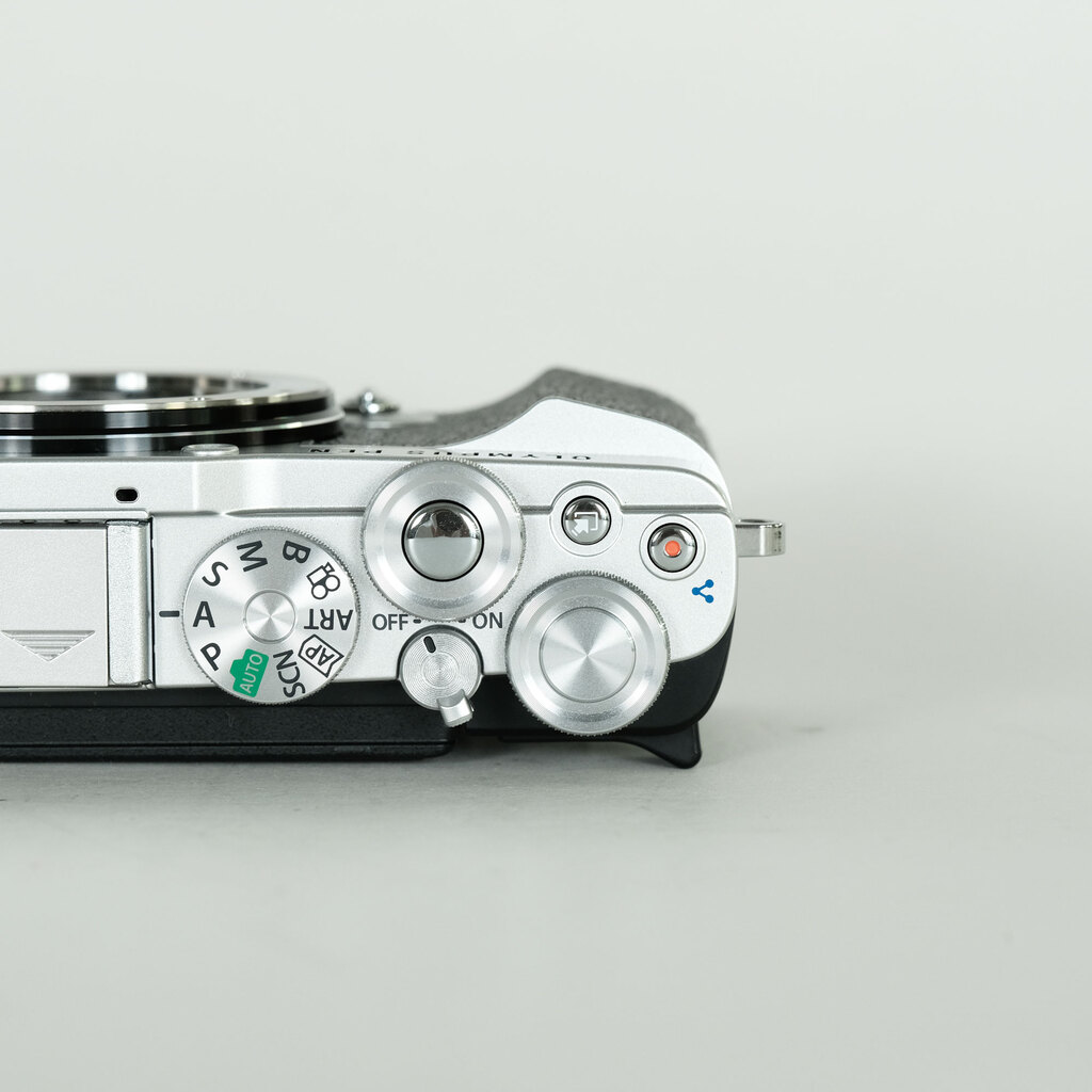 OLYMPUS PEN E-P7の出品 | ONE SCENE（ワンシーン）