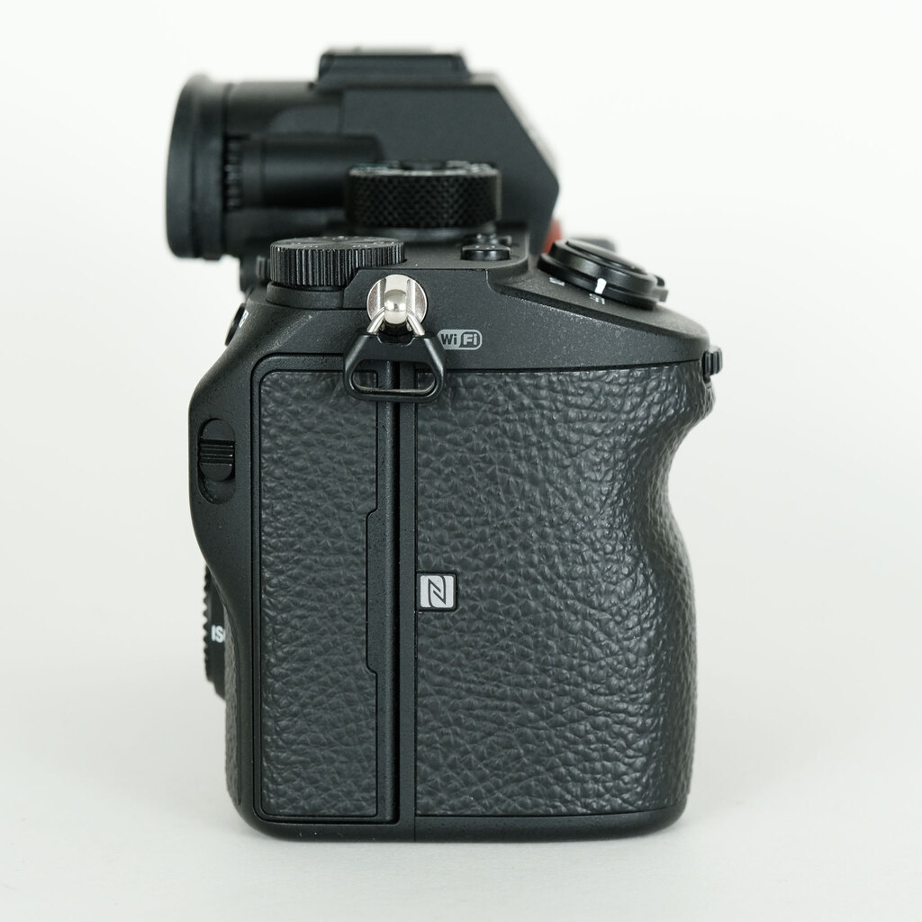 SONY α7RIII ボディ ILCE-7RM3A   【後期モデル 液晶下部にSONYロゴなし】 SONY α7RIII ボディ ILCE-7RM3A   【後期モデル 液晶下部にSONYロゴなし】