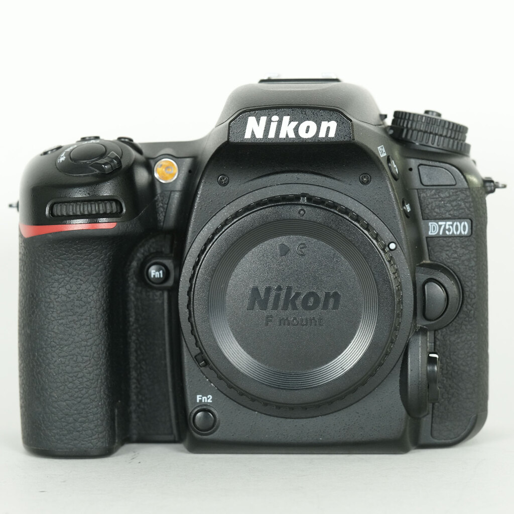 Nikon D7500の出品 | ONE SCENE（ワンシーン）