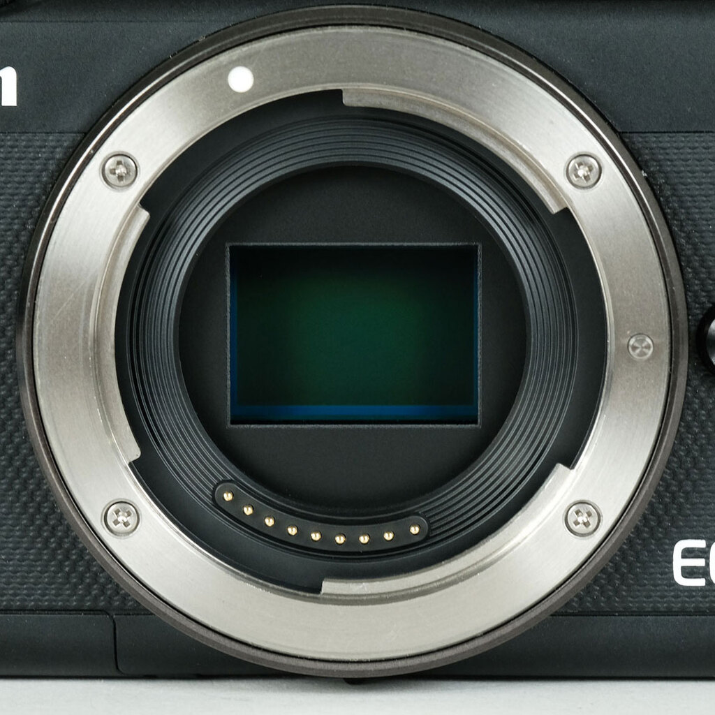 Canon EOS M100