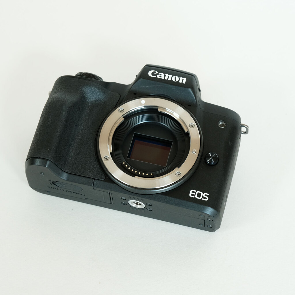 Canon EOS Kiss M Canon EOS Kiss M