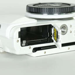 OLYMPUS PEN Lite E-PL6 ボディ ホワイト OLYMPUS PEN Lite E-PL6 ボディ ホワイト