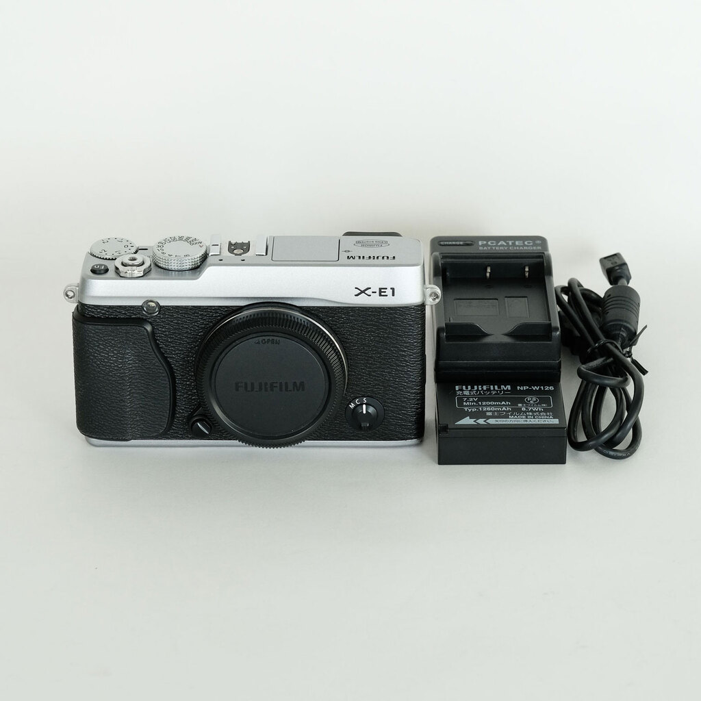 FUJIFILM X-E1 シルバー FUJIFILM X-E1 シルバー