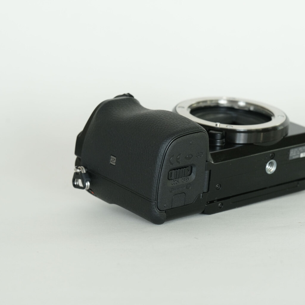 SONY α6100(ILCE-6100) SONY α6100(ILCE-6100)