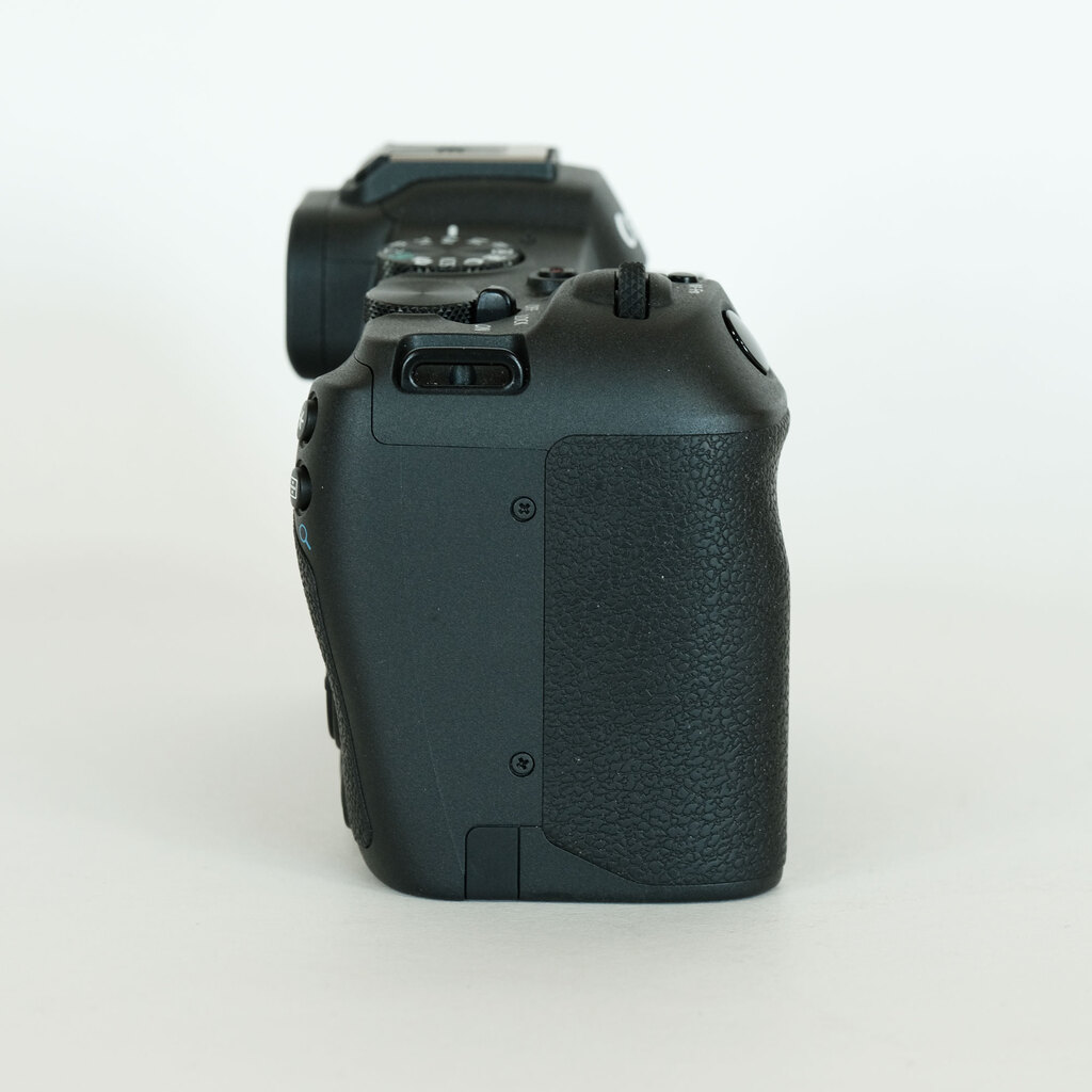 Canon EOS R8 Canon EOS R8