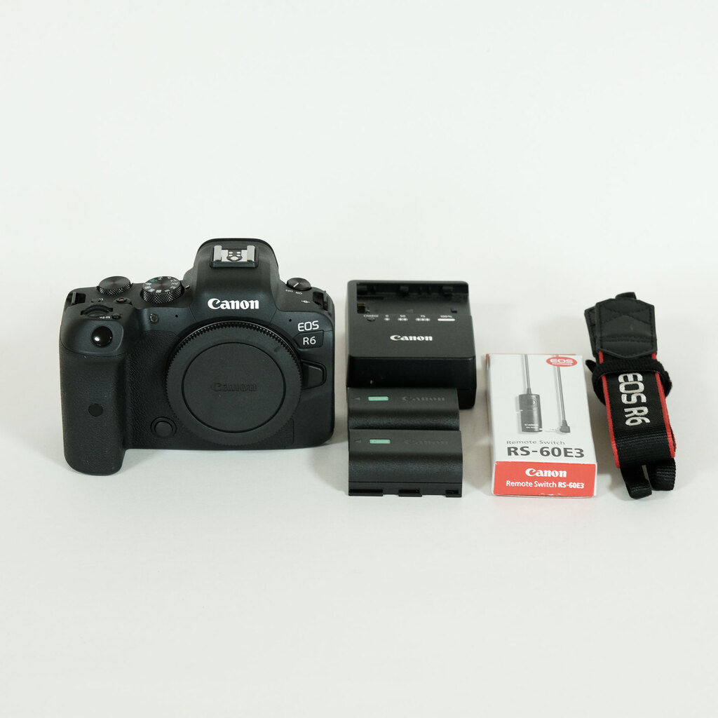 Canon EOS R6 Canon EOS R6