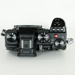 Panasonic LUMIX DC-S5 Panasonic LUMIX DC-S5