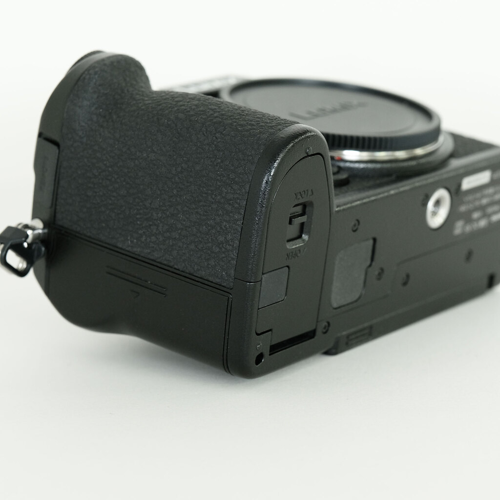 Panasonic LUMIX DC-S5 Panasonic LUMIX DC-S5