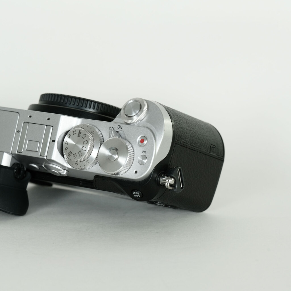 Panasonic LUMIX DMC-GX8 ボディ シルバーの出品 | ONE SCENE（ワン