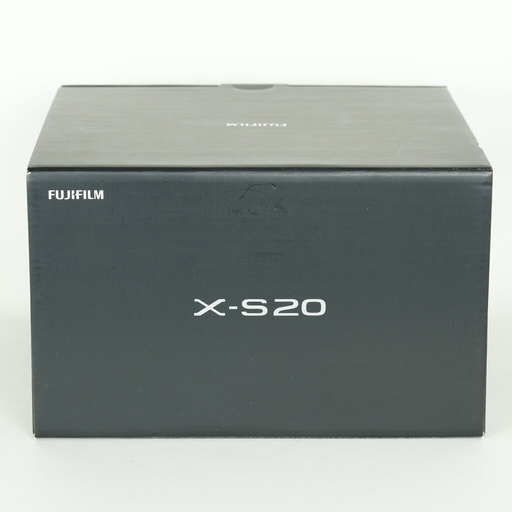 FUJIFILM X-S20