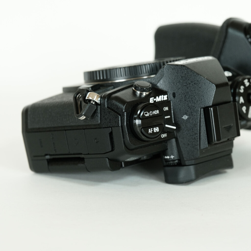 OLYMPUS OM-D E-M1 Mark II OLYMPUS OM-D E-M1 Mark II