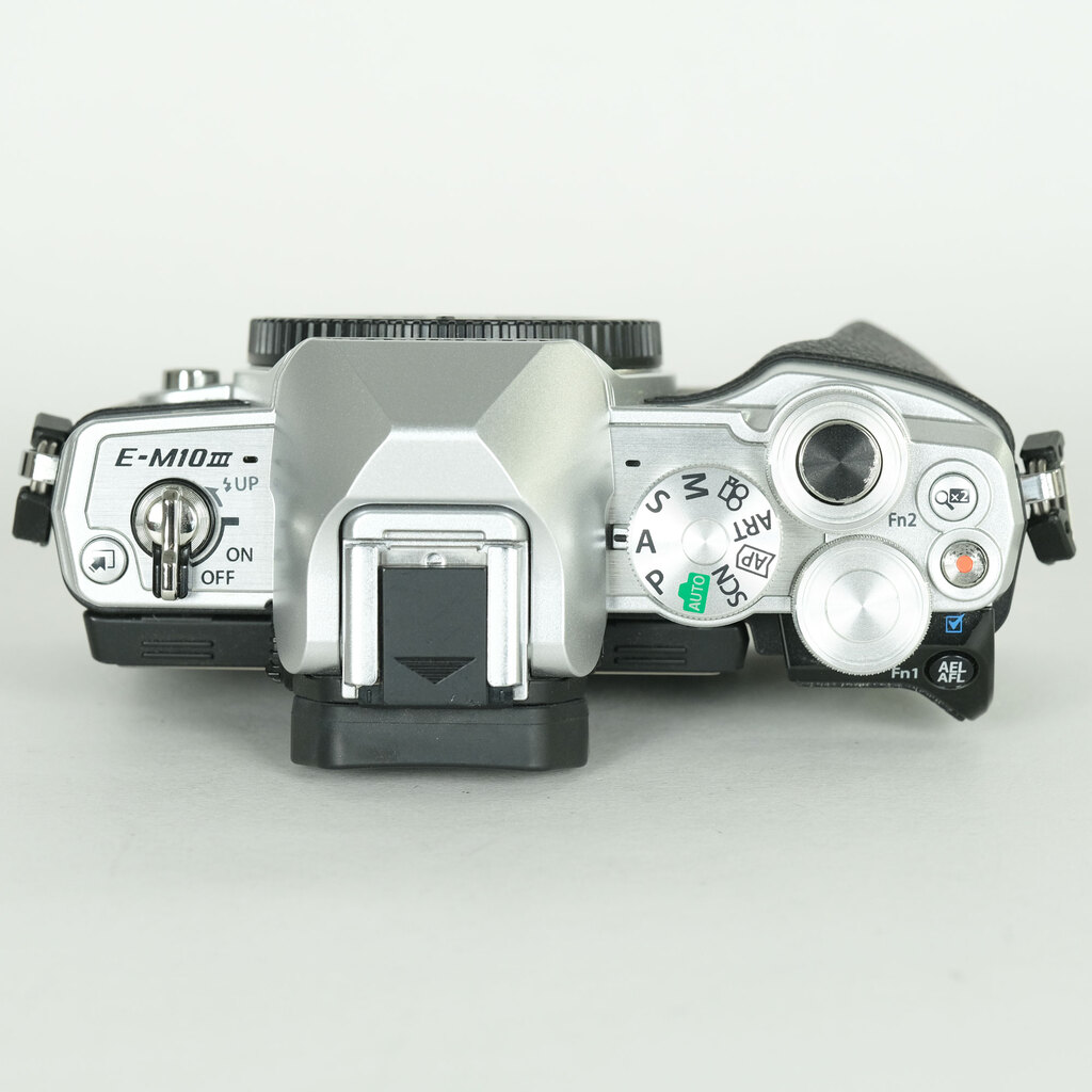 OLYMPUS OM-D E-M10 Mark IIIの出品 | ONE SCENE（ワンシーン）