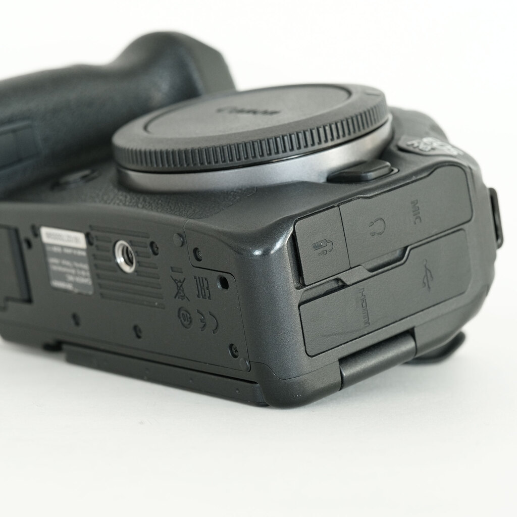 Canon EOS R6 Canon EOS R6