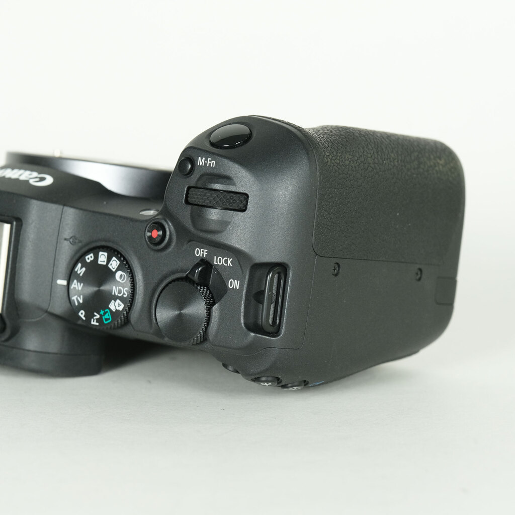 Canon EOS R8 Canon EOS R8