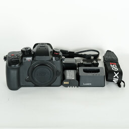 Panasonic LUMIX DC-GH5M2