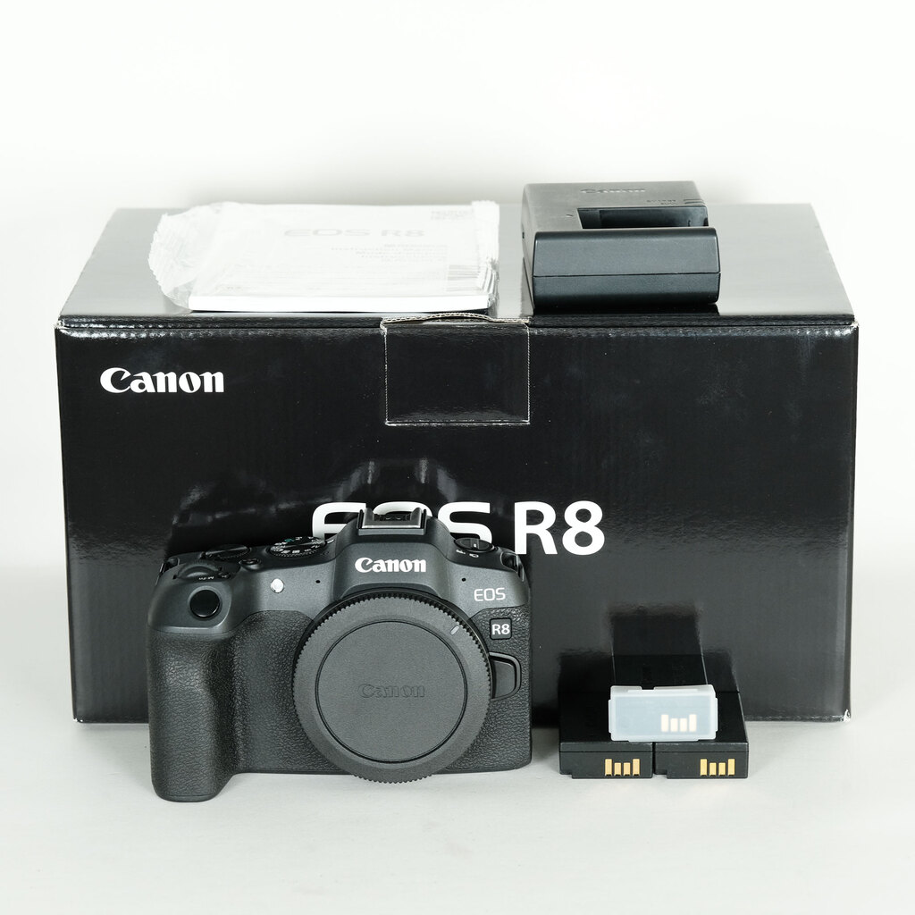 Canon EOS R8 Canon EOS R8