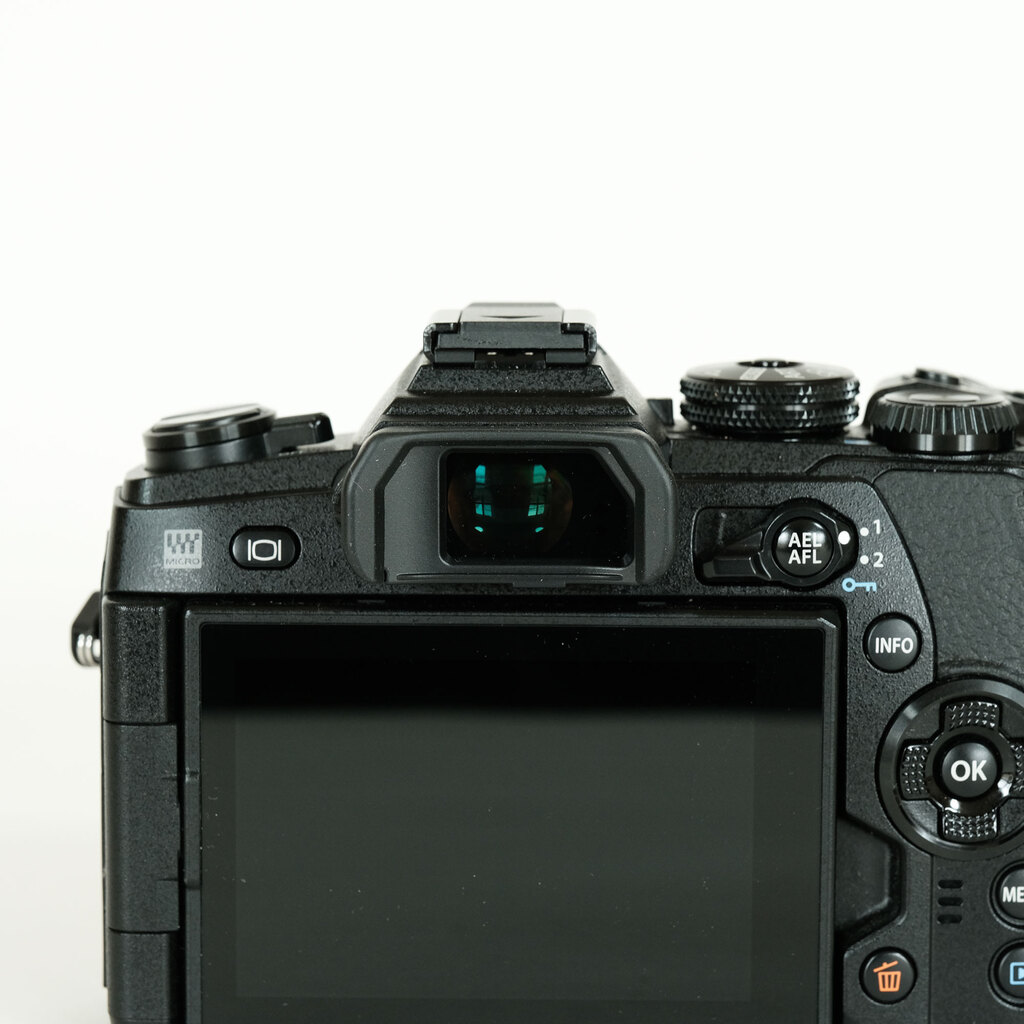 OLYMPUS OM-D E-M1 Mark II OLYMPUS OM-D E-M1 Mark II