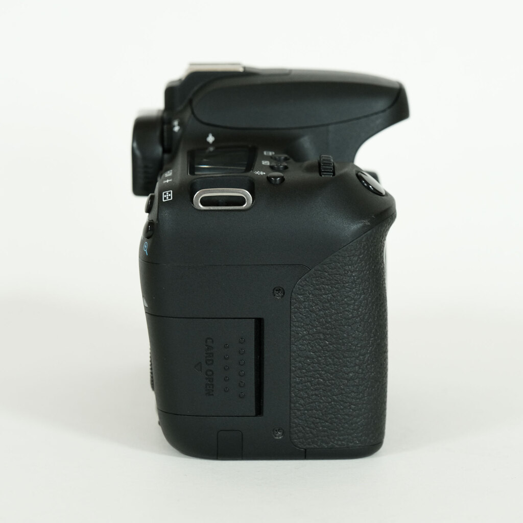 ★美品★ Canon EOS 9000D ボディ 中古】キヤノン Canon EOS 9000D ボディ 2420万画素 DIGIC7搭載