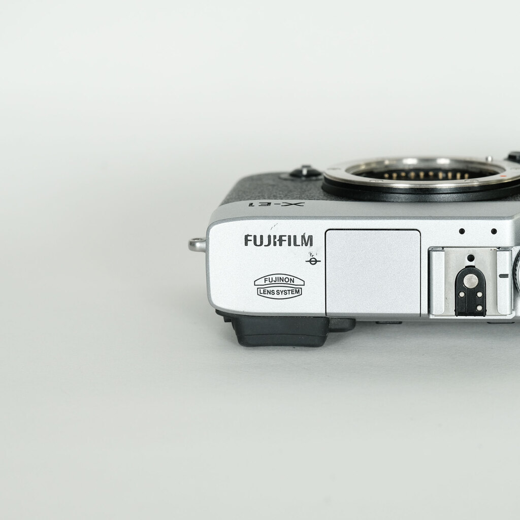 FUJIFILM X-E1 シルバー FUJIFILM X-E1 シルバー