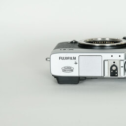 FUJIFILM X-E1 シルバー FUJIFILM X-E1 シルバー