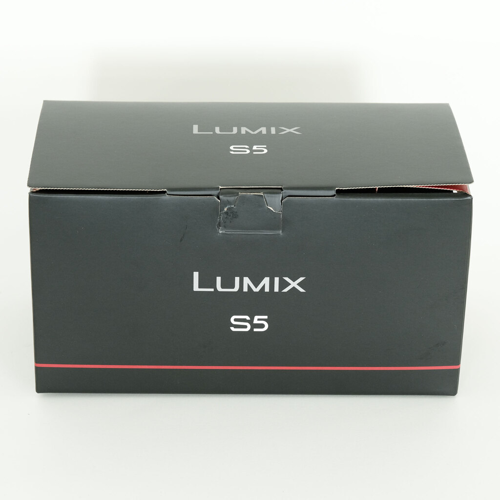 Panasonic LUMIX DC-S5 Panasonic LUMIX DC-S5