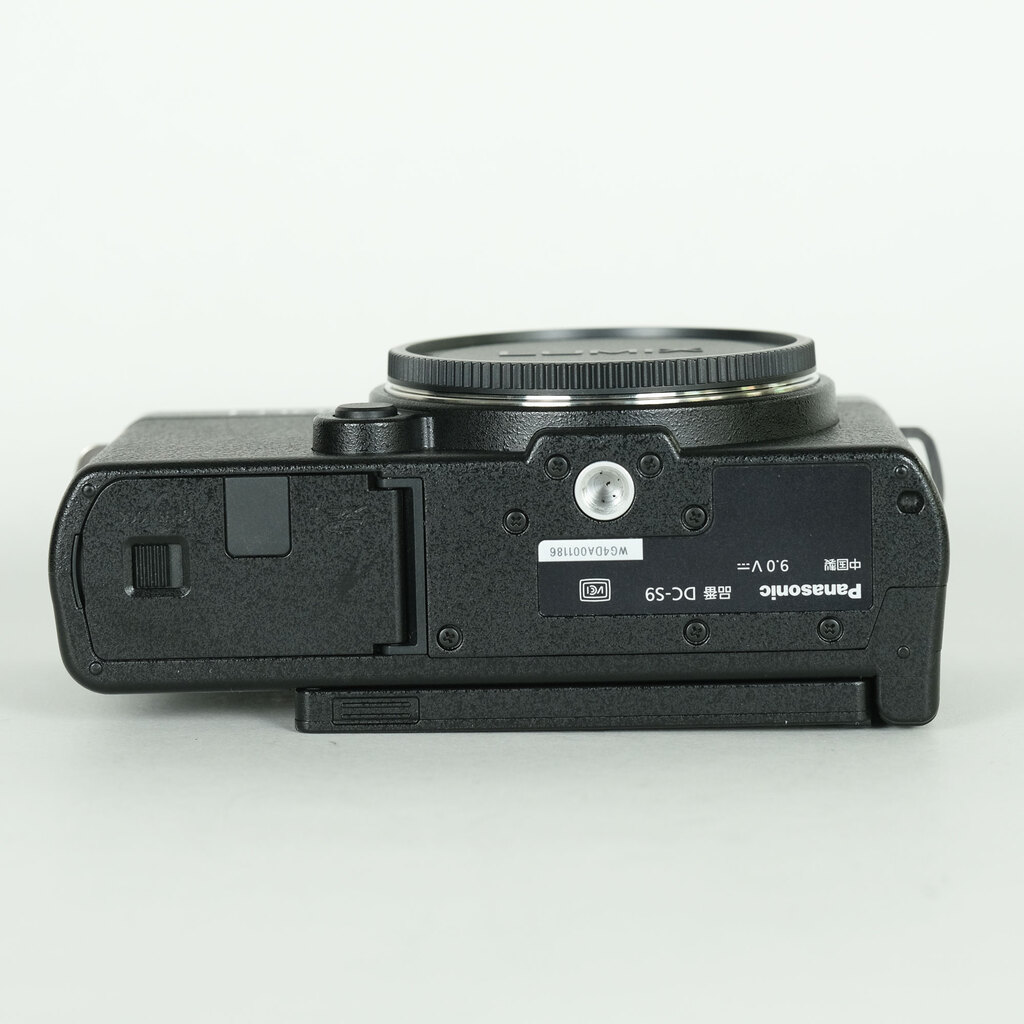 Panasonic LUMIX DC-S9 Panasonic LUMIX DC-S9