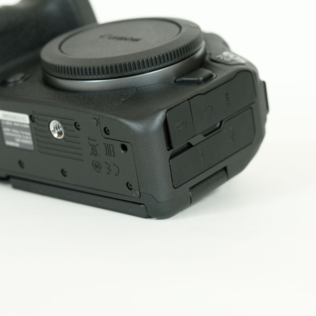 Canon EOS R6 Canon EOS R6