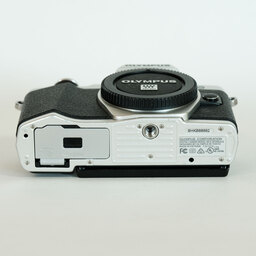 OLYMPUS OM-D E-M10 Mark II