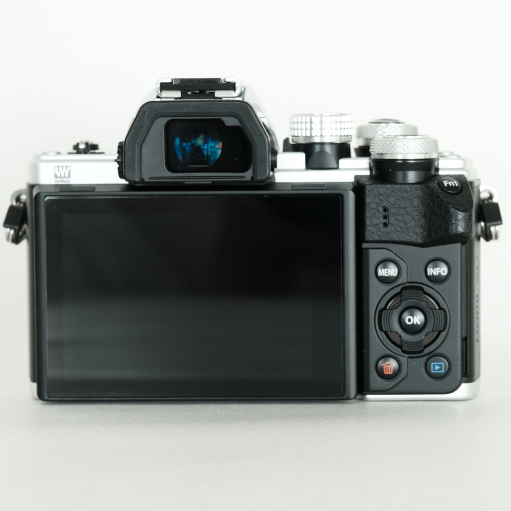 OLYMPUS OM-D E-M10 Mark II OLYMPUS OM-D E-M10 Mark II