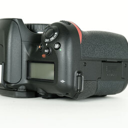 Nikon D7500