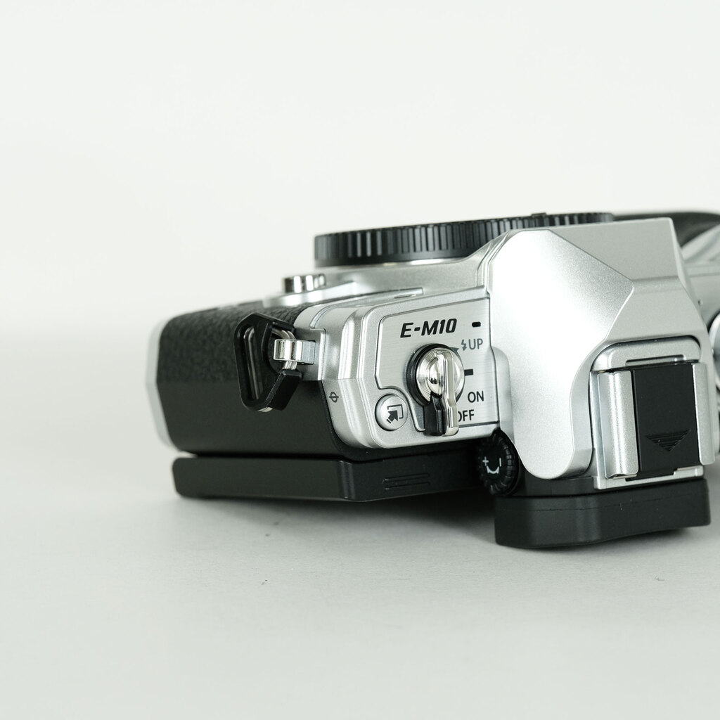 OLYMPUS OM-D E-M10 Mark IV